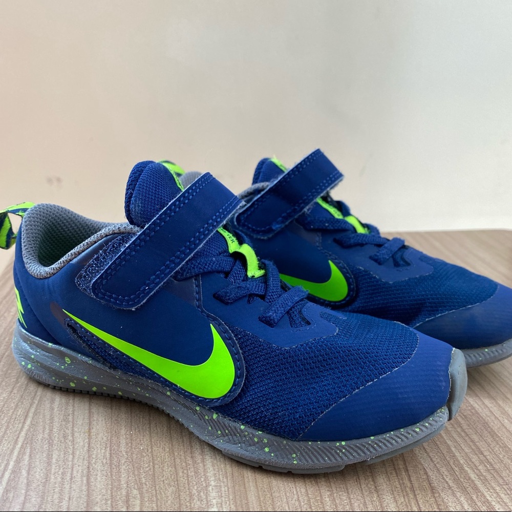 Boys Nike size 11.5c toddler shoes